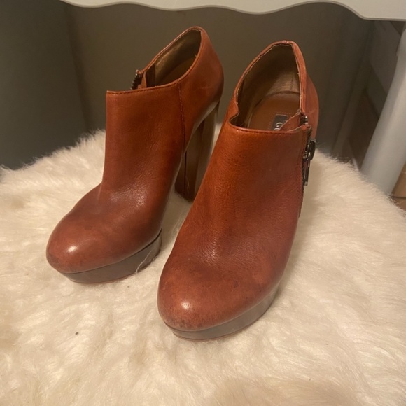 Guess Boots - Picture 2 of 2